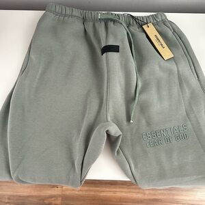 brand new green essential sweatpants
size L fit more like a M
men or women